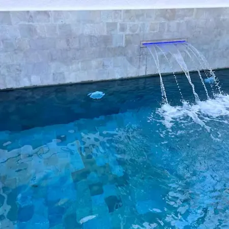 C Dans Avec Piscine Chauffee & Jacuzzi, Chauffe En Extra *
