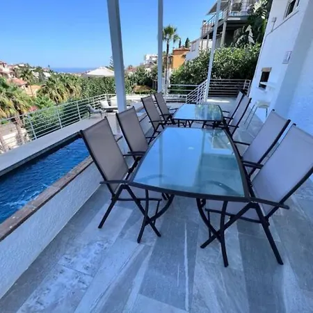 C Dans Avec Piscine Chauffee & Jacuzzi, Chauffe En Extra